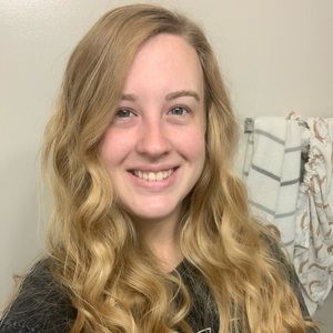 Meet your Posher, Lauren